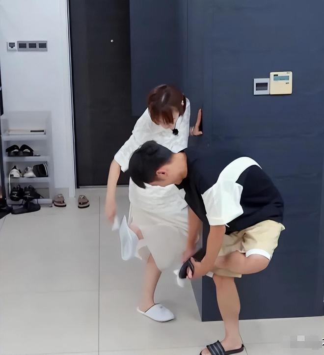 的李维嘉终于凭借马上“干一切”回归！九游会j9登陆一出场就爆梗！消失多年(图18)