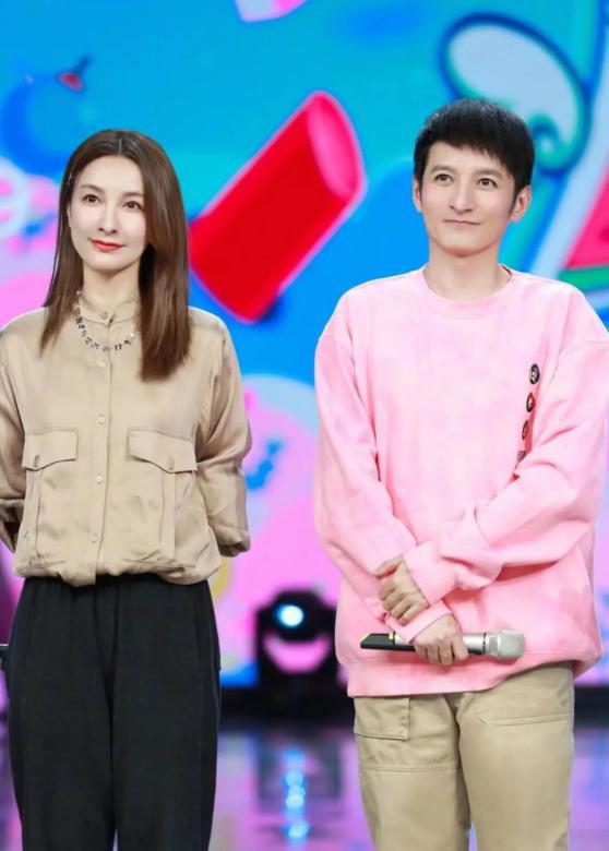 的李维嘉终于凭借马上“干一切”回归！九游会j9登陆一出场就爆梗！消失多年(图21)